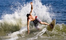 开云体育-非洲杯惊现历史性逆转，几内亚狂胜阿尔及利亚，加克波关键进球定乾坤