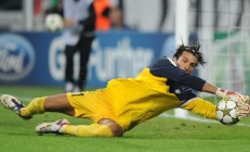 开云官网-逆转之魂，萨内扛起全队，里昂翻盘日本的战术启示