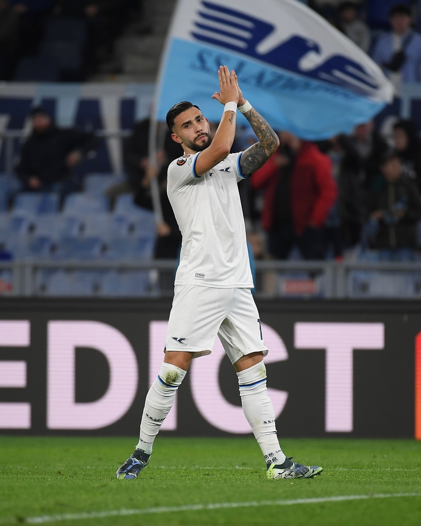 关于拉齐奥紧盯AC米兰:胜负之间的信息 关于拉齐奥紧盯AC米兰:胜负之间的信息