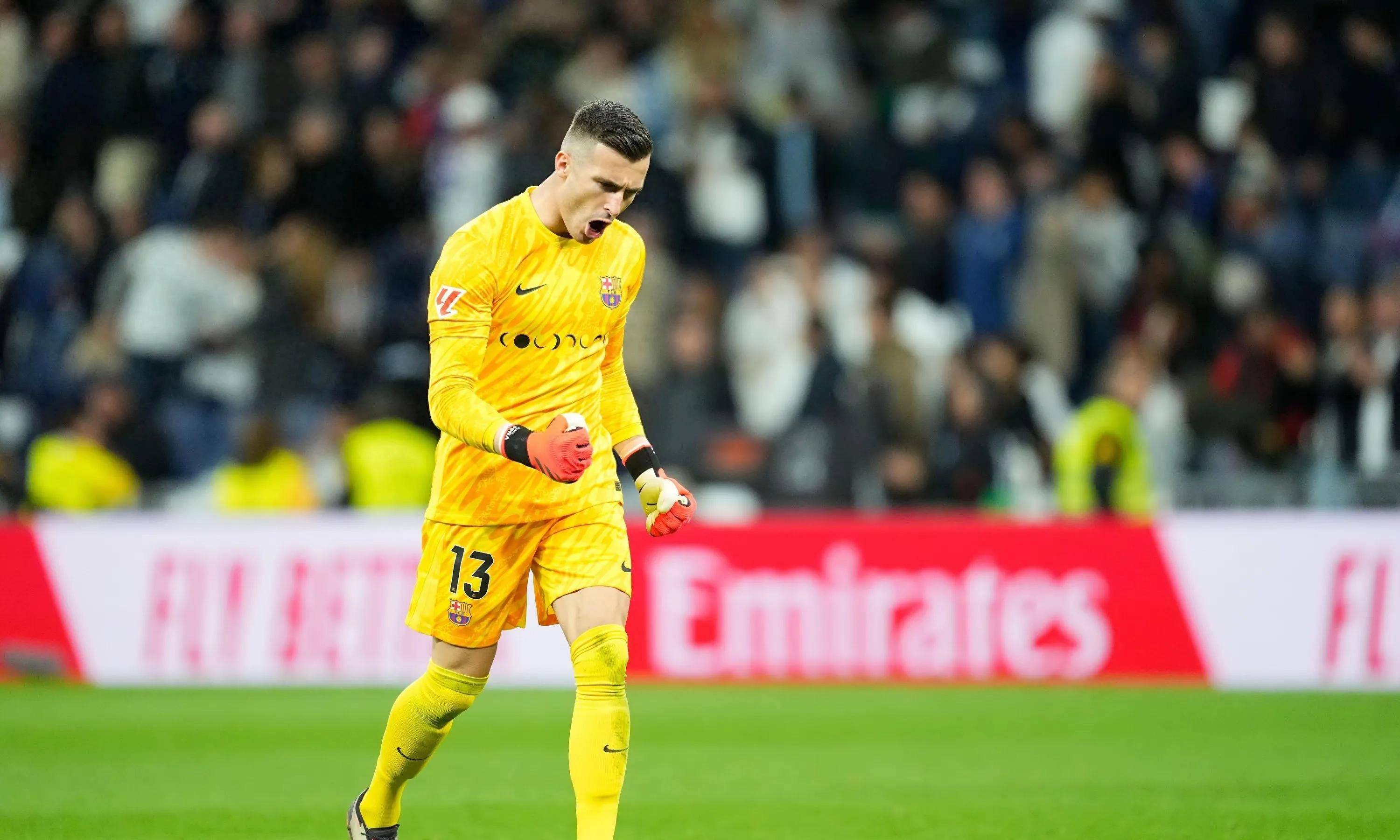 包含巴萨青训大举提拔，注重年轻力量的词条