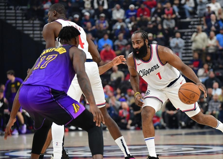 快船队全明星球员输出稳定团结一致取胜的简单介绍