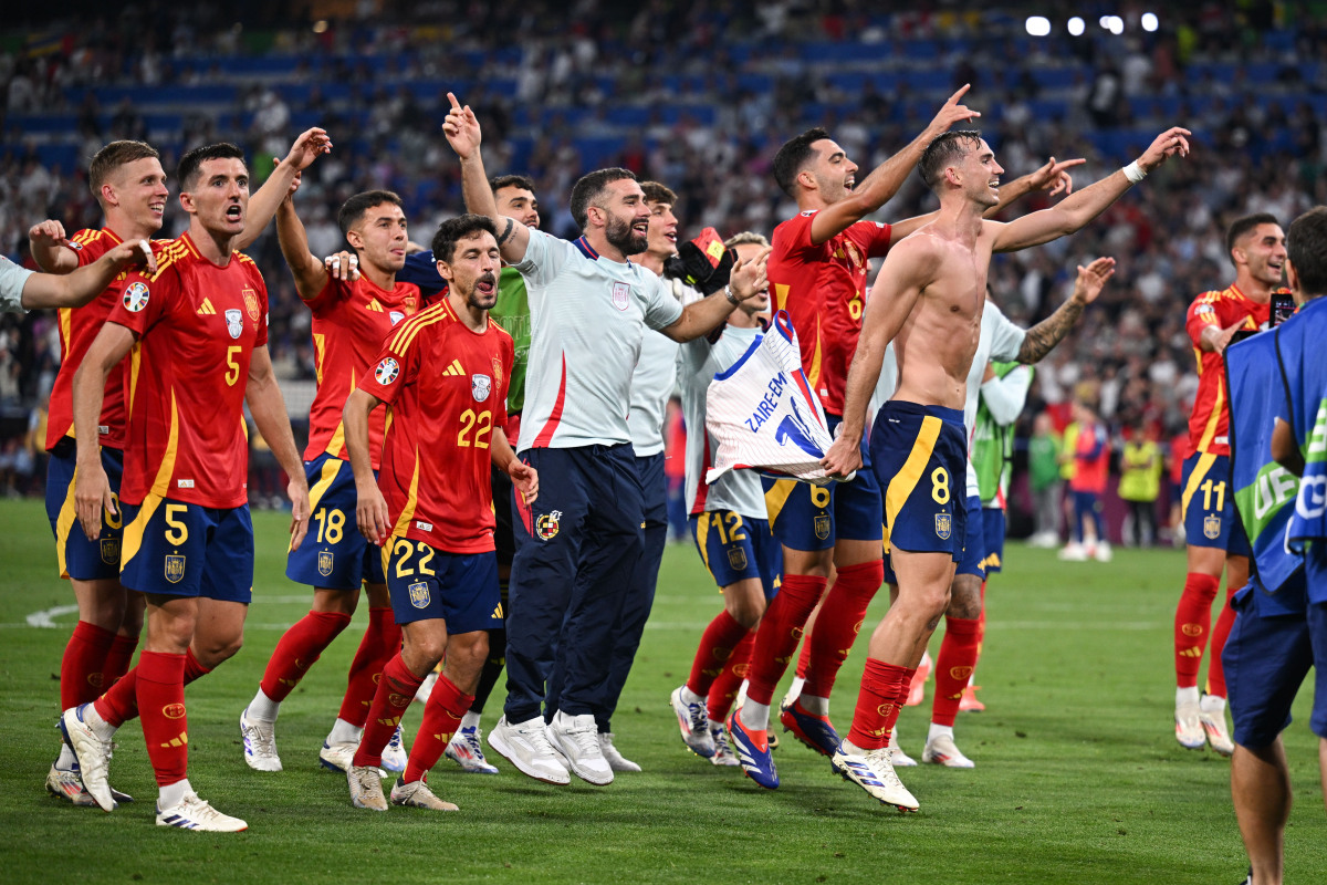 关于皇马轻取西班牙，奥亚尔萨瓦尔高光表现的信息