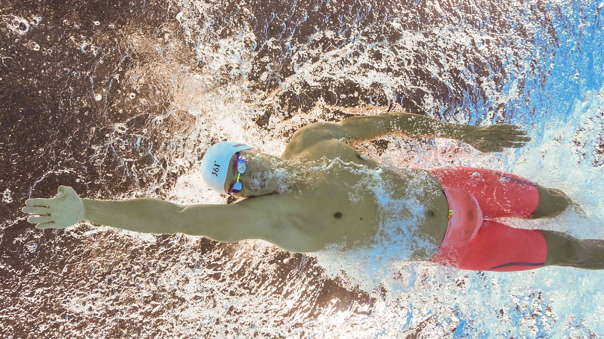 赛道新纪元,阿斯顿马丁横扫红牛,周冠宇刷新纪录改写F1格局